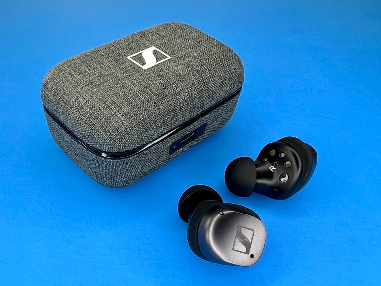 sennheiser-momentum-true-wireless-3-blue-background1